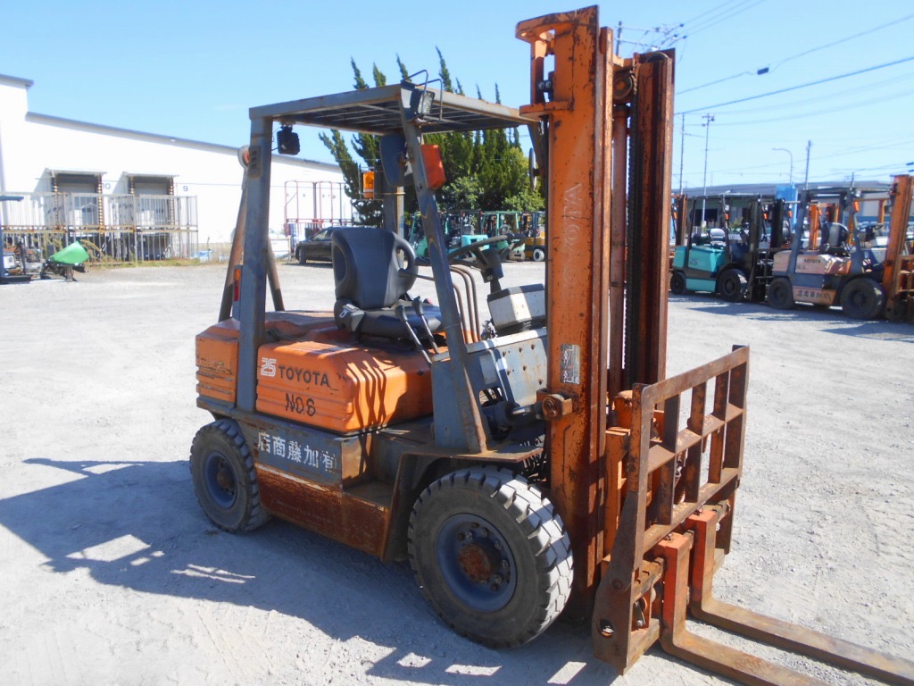 Xe nâng dầu 2,5 tấn TOYOTA 5FD25 số sàn, gật gù (lật đổ) giá rẻ
