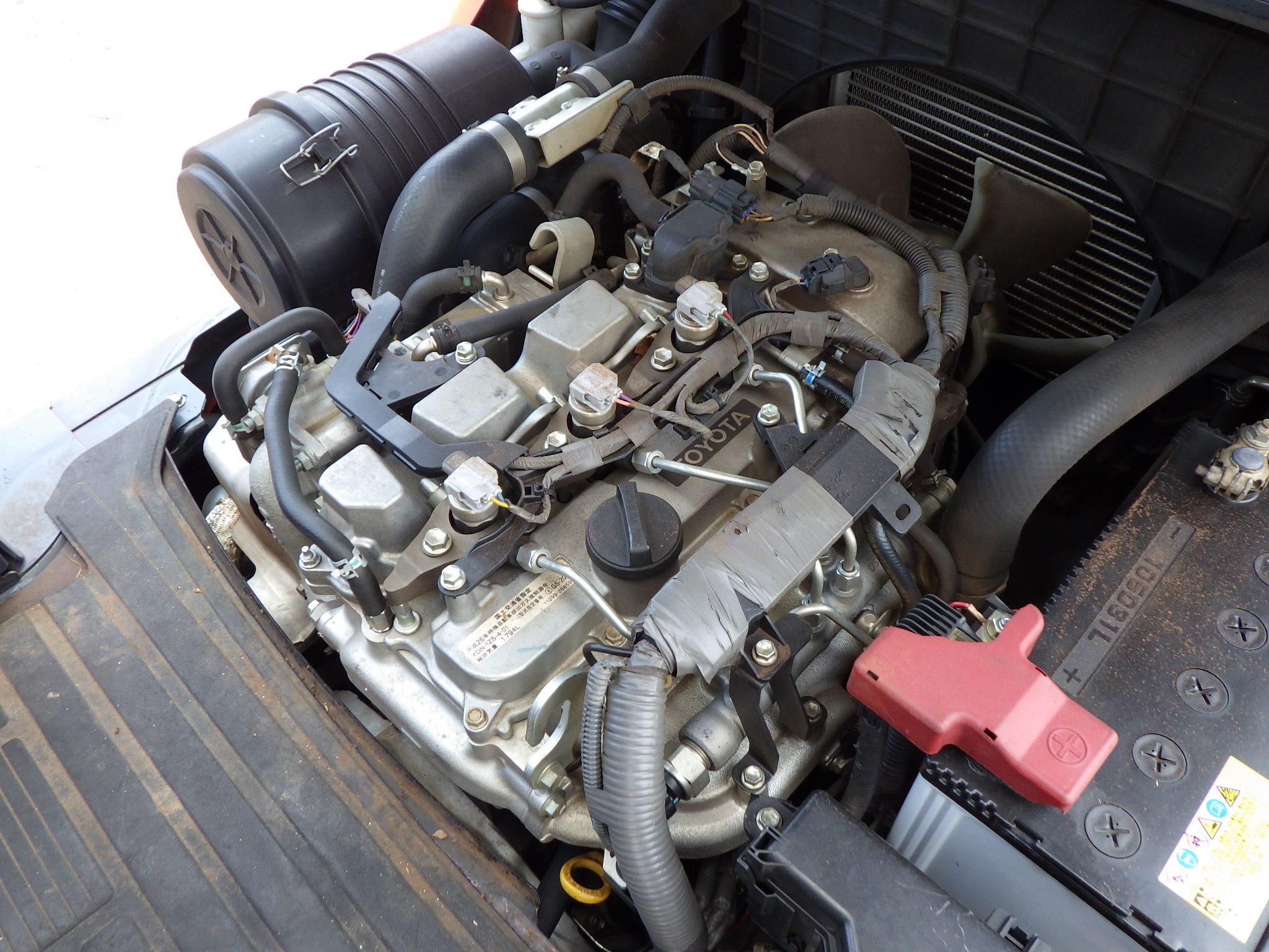 Xe nâng dầu 3 tấn TOYOTA 8FD30 số tự động, gật gù (lật đổ), lốp kép, nâng cao 4,5 m