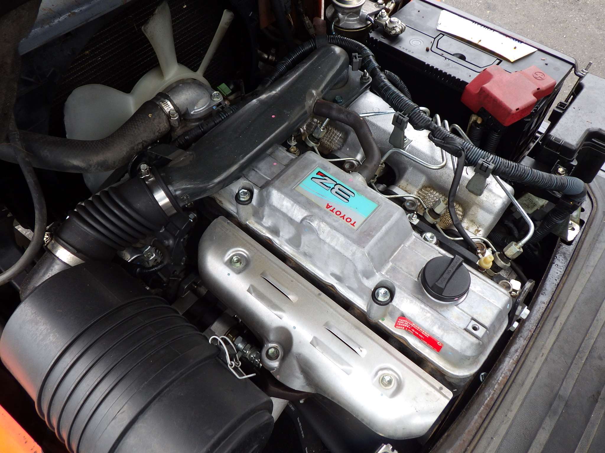 Xe nâng dầu 2,5 tấn TOYOTA 8FD25 số sàn, gật gù (lật đổ), lốp kép, nâng cao 5 m