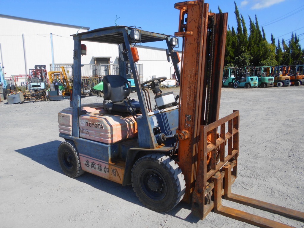 Xe nâng dầu 2,5 tấn TOYOTA 5FD25 số sàn, gật gù. Xe đẹp, giá tốt