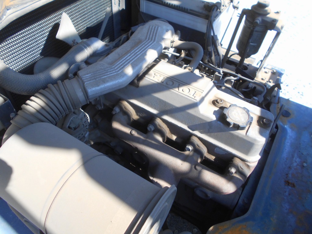 Xe nâng dầu 2,5 tấn TOYOTA 5FD25 số sàn, gật gù. Xe đẹp, giá tốt