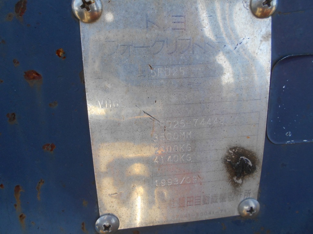 Xe nâng dầu 2,5 tấn TOYOTA 5FD25 số sàn, gật gù. Xe đẹp, giá tốt