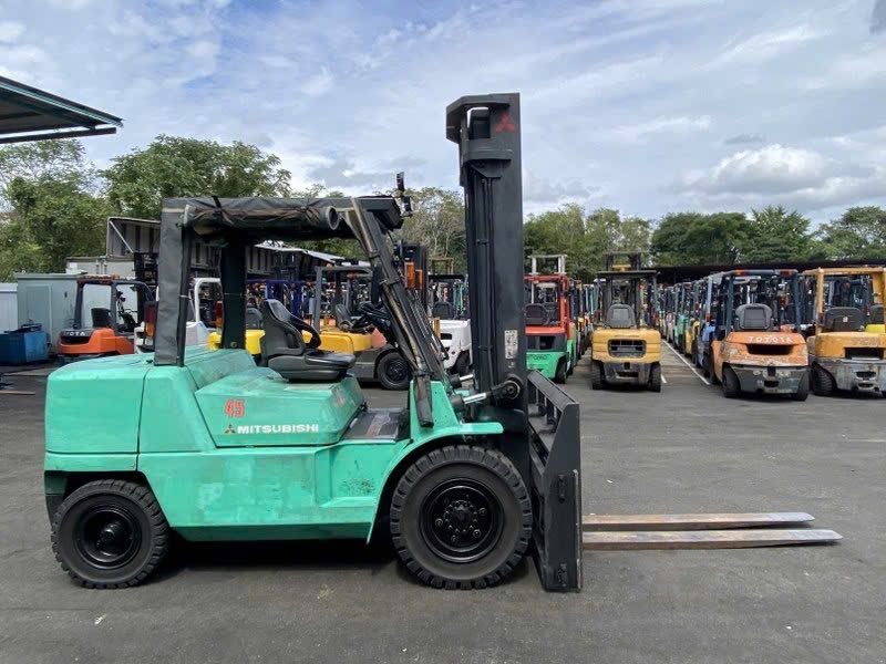 Xe nâng dầu 4,5 tấn MITSUBISHI FD45T dịch càng nâng cao 4m Nhật bãi
