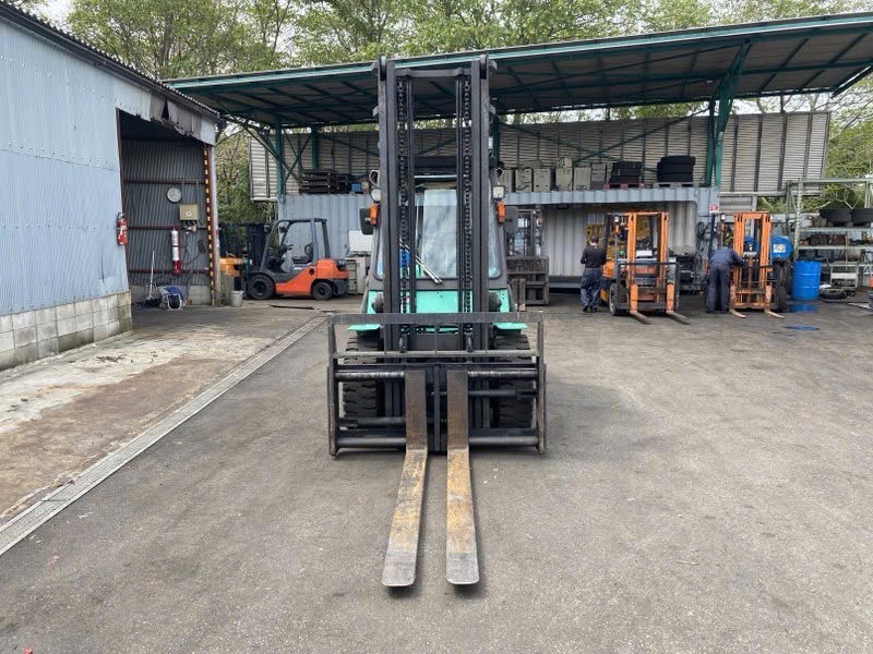 Xe nâng dầu 4,5 tấn MITSUBISHI FD45T dịch càng nâng cao 4m Nhật bãi