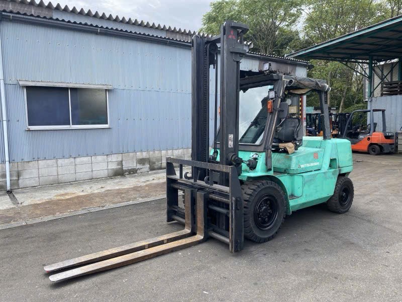 Xe nâng dầu 4,5 tấn MITSUBISHI FD45T dịch càng nâng cao 4m Nhật bãi