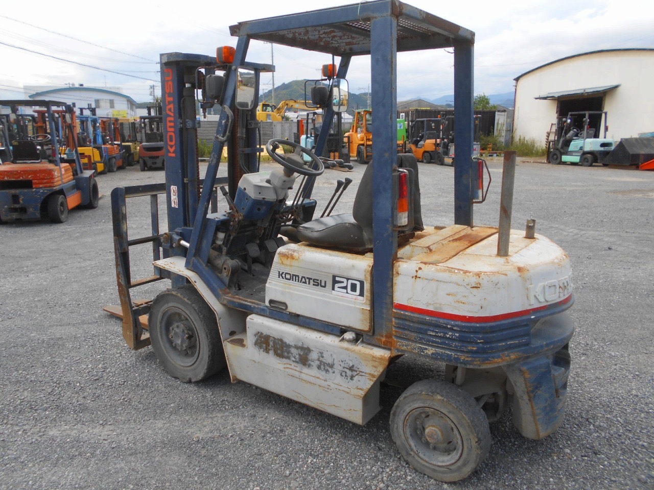 Xe nâng dầu 2 tấn KOMATSU FD20-11 số sàn, gật gù giá rẻ