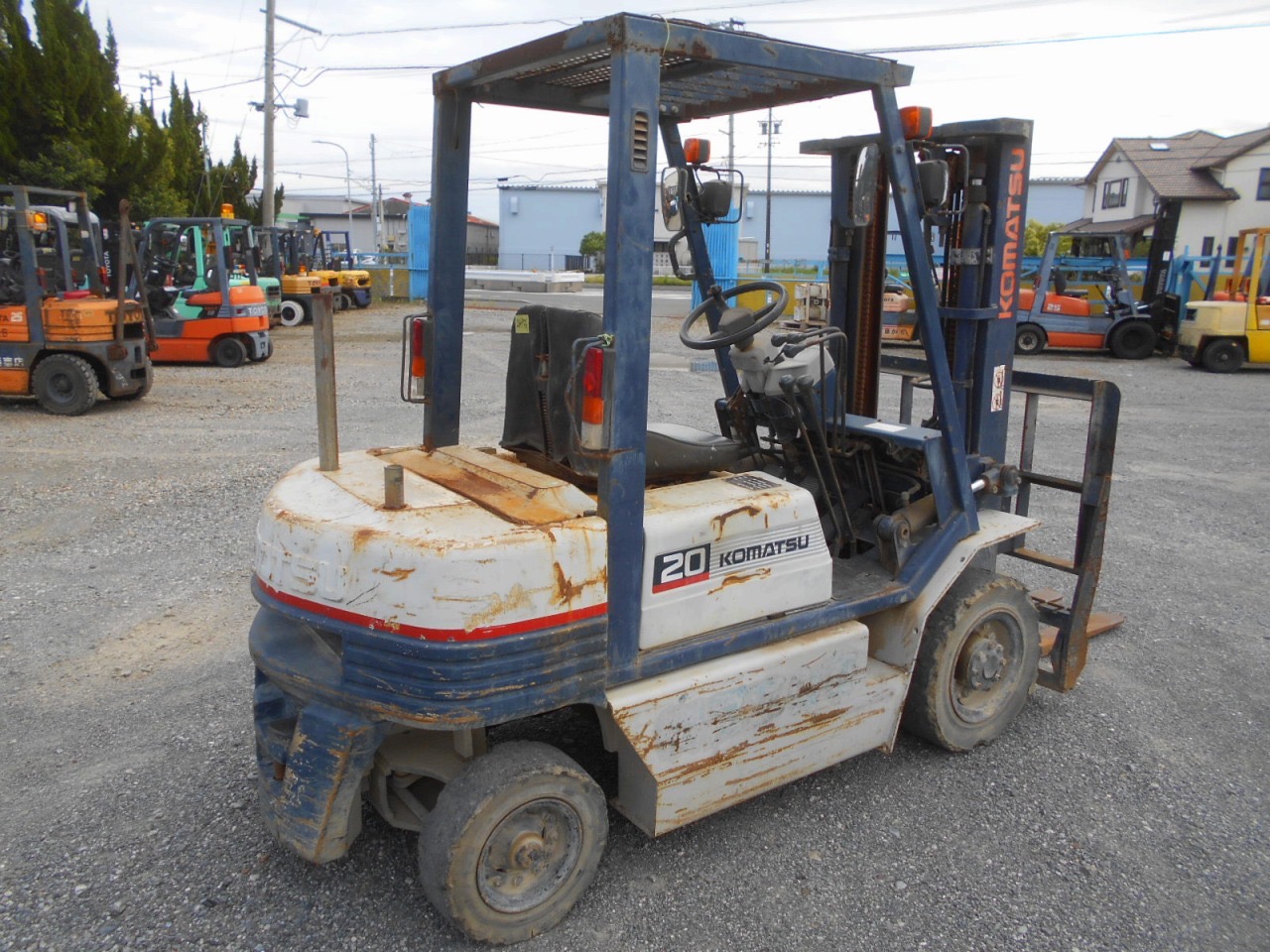 Xe nâng dầu 2 tấn KOMATSU FD20-11 số sàn, gật gù giá rẻ