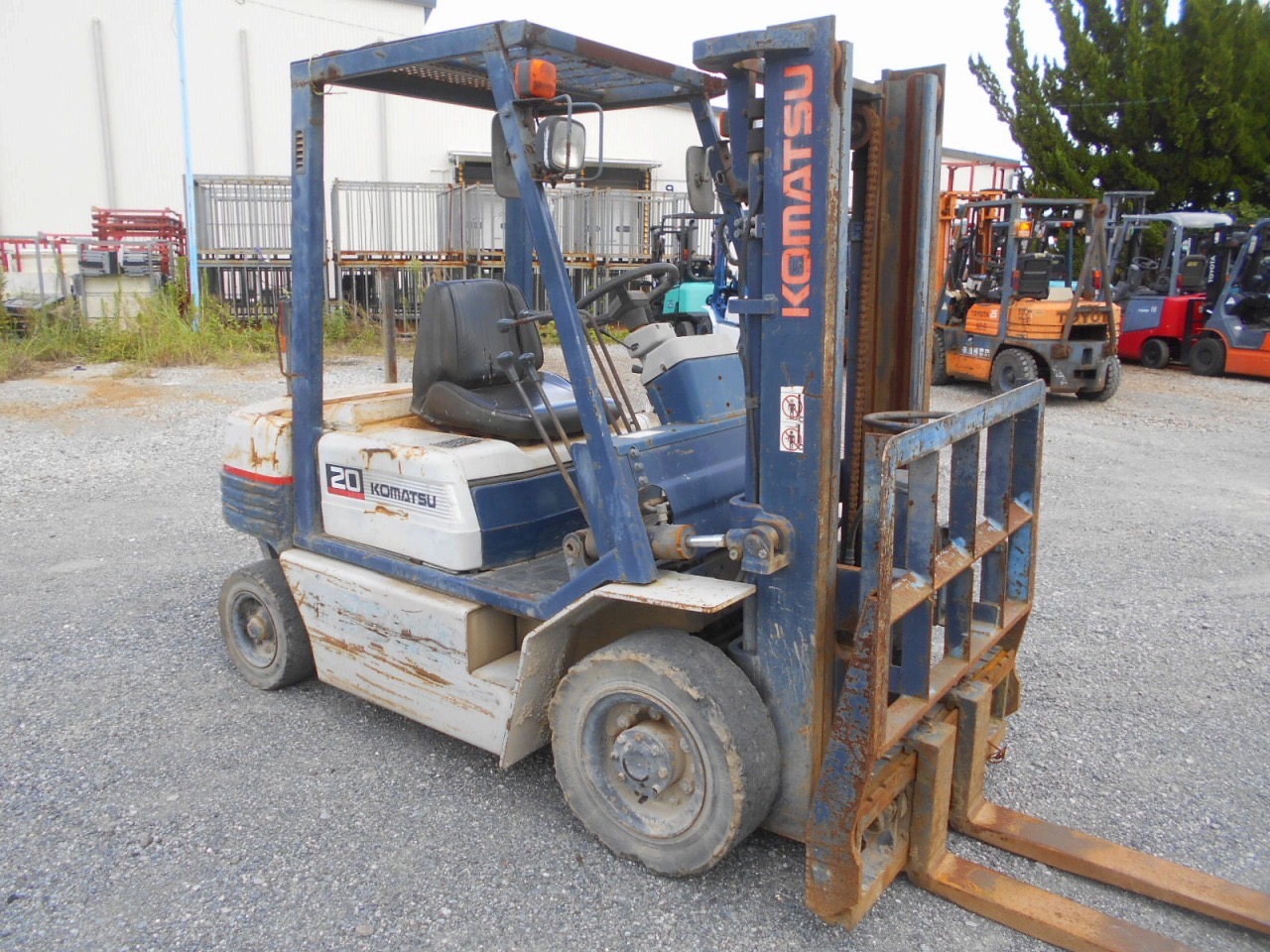 Xe nâng dầu 2 tấn KOMATSU FD20-11 số sàn, gật gù giá rẻ