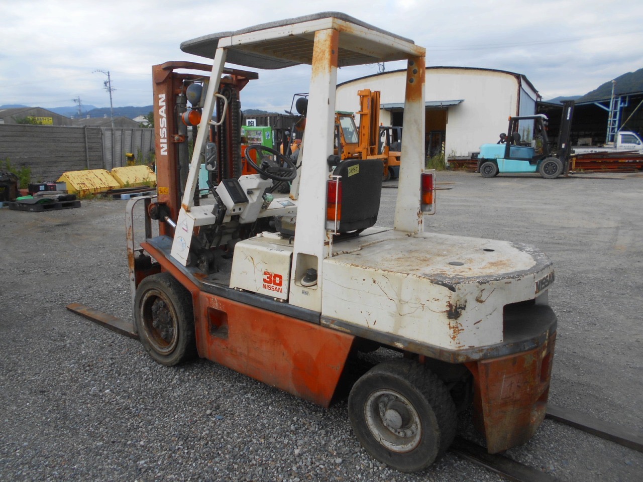 Xe nâng dầu 3 tấn NISSAN EGH02M30 số sàn nhập nhật giá rẻ