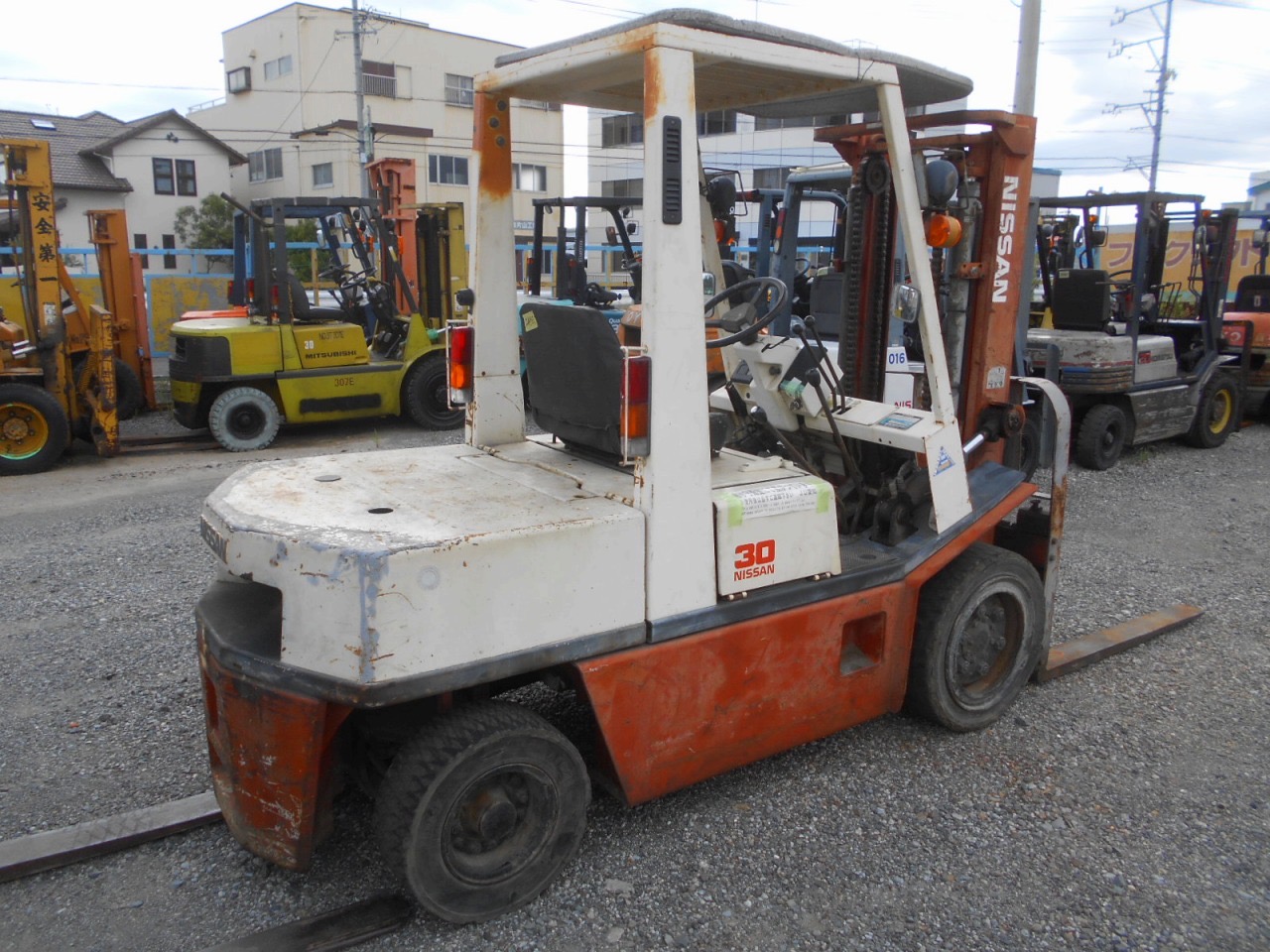 Xe nâng dầu 3 tấn NISSAN EGH02M30 số sàn nhập nhật giá rẻ