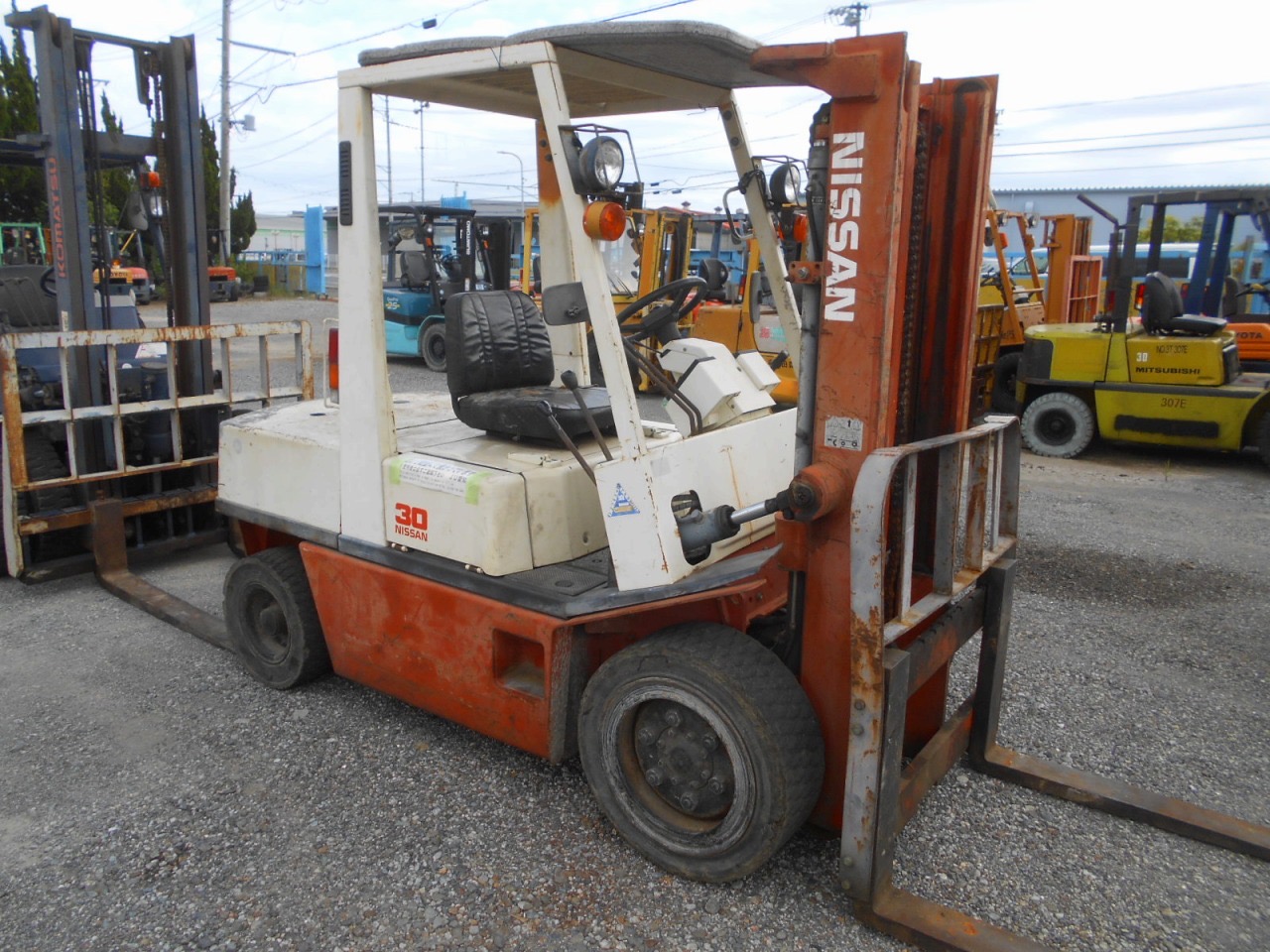 Xe nâng dầu 3 tấn NISSAN EGH02M30 số sàn nhập nhật giá rẻ