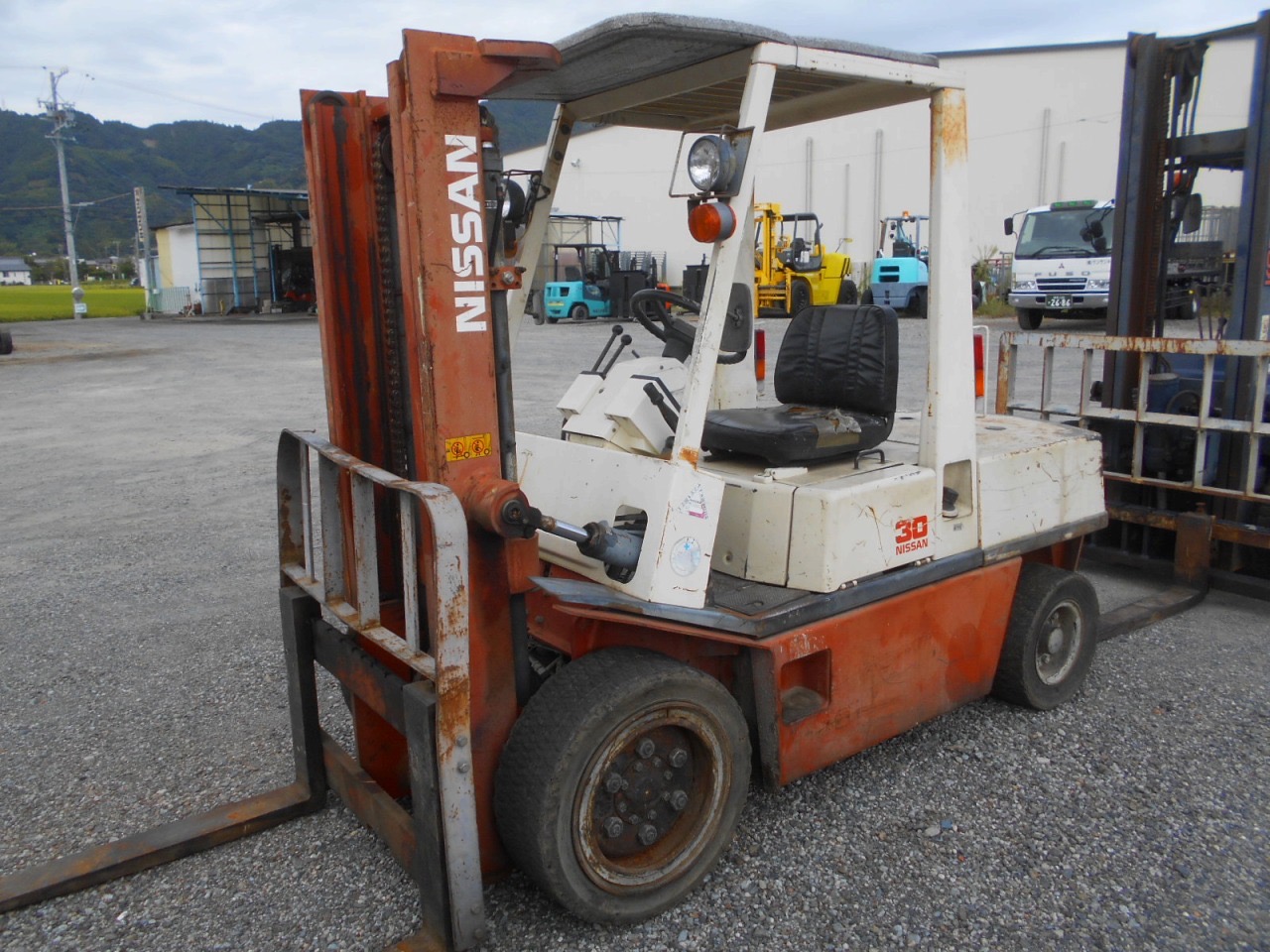 Xe nâng dầu 3 tấn NISSAN EGH02M30 số sàn nhập nhật giá rẻ