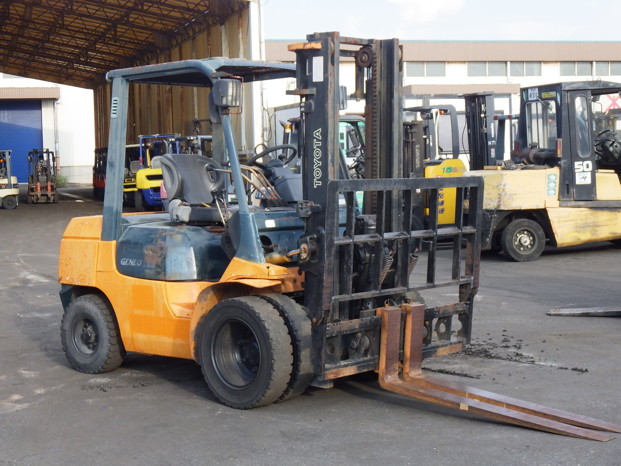 Xe nâng dầu 3 tấn TOYOTA 7FD30 số sàn, gật gù, lốp kép Giá tốt