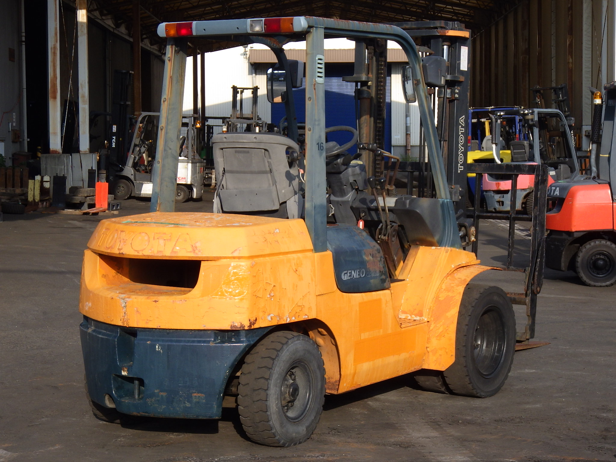 Xe nâng dầu 3 tấn TOYOTA 7FD30 số sàn, gật gù, lốp kép Giá tốt