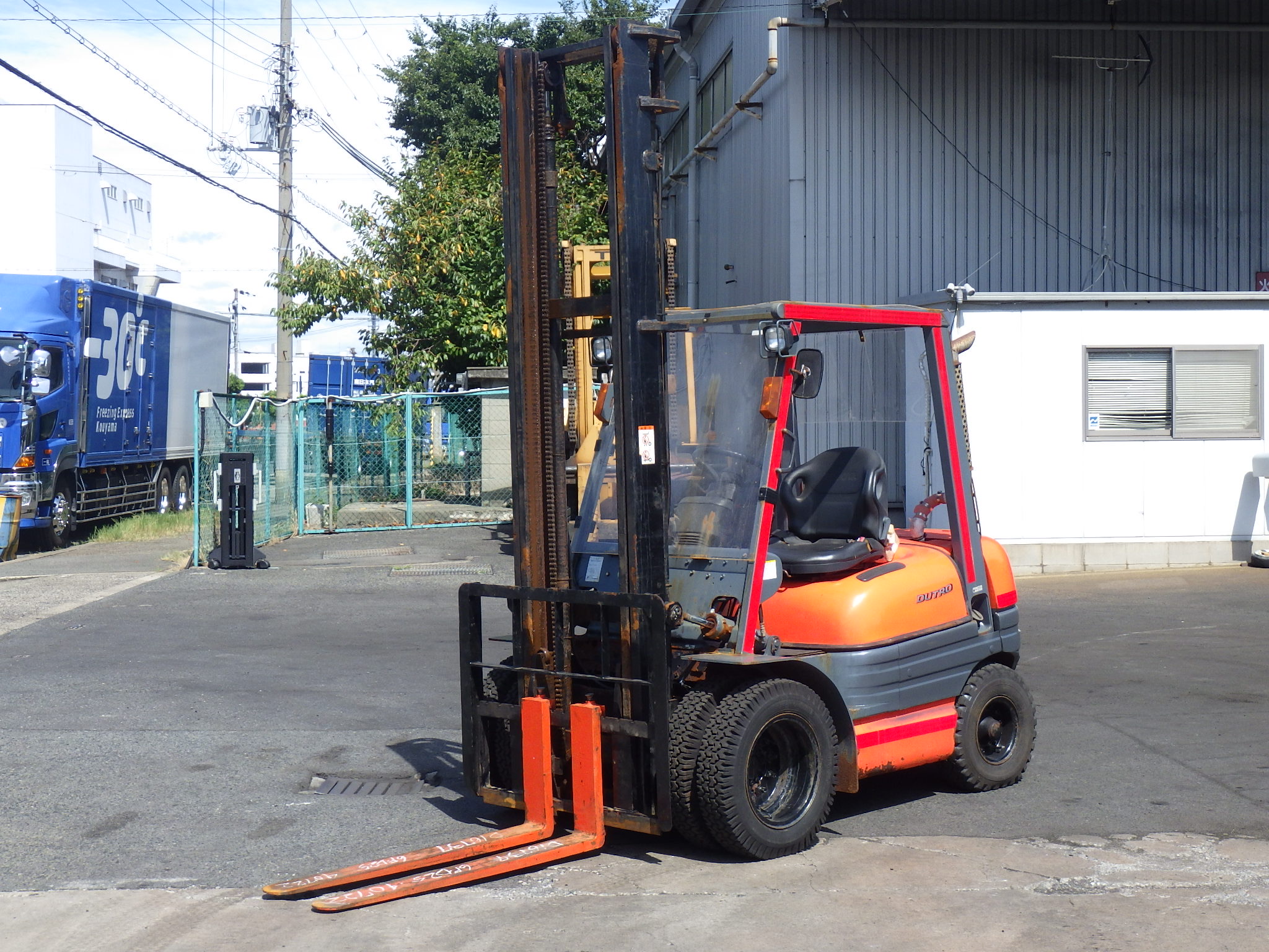 Xe nâng dầu 2,5 tấn TOYOTA 6FD25 tháp nâng cao 5m, lốp kép