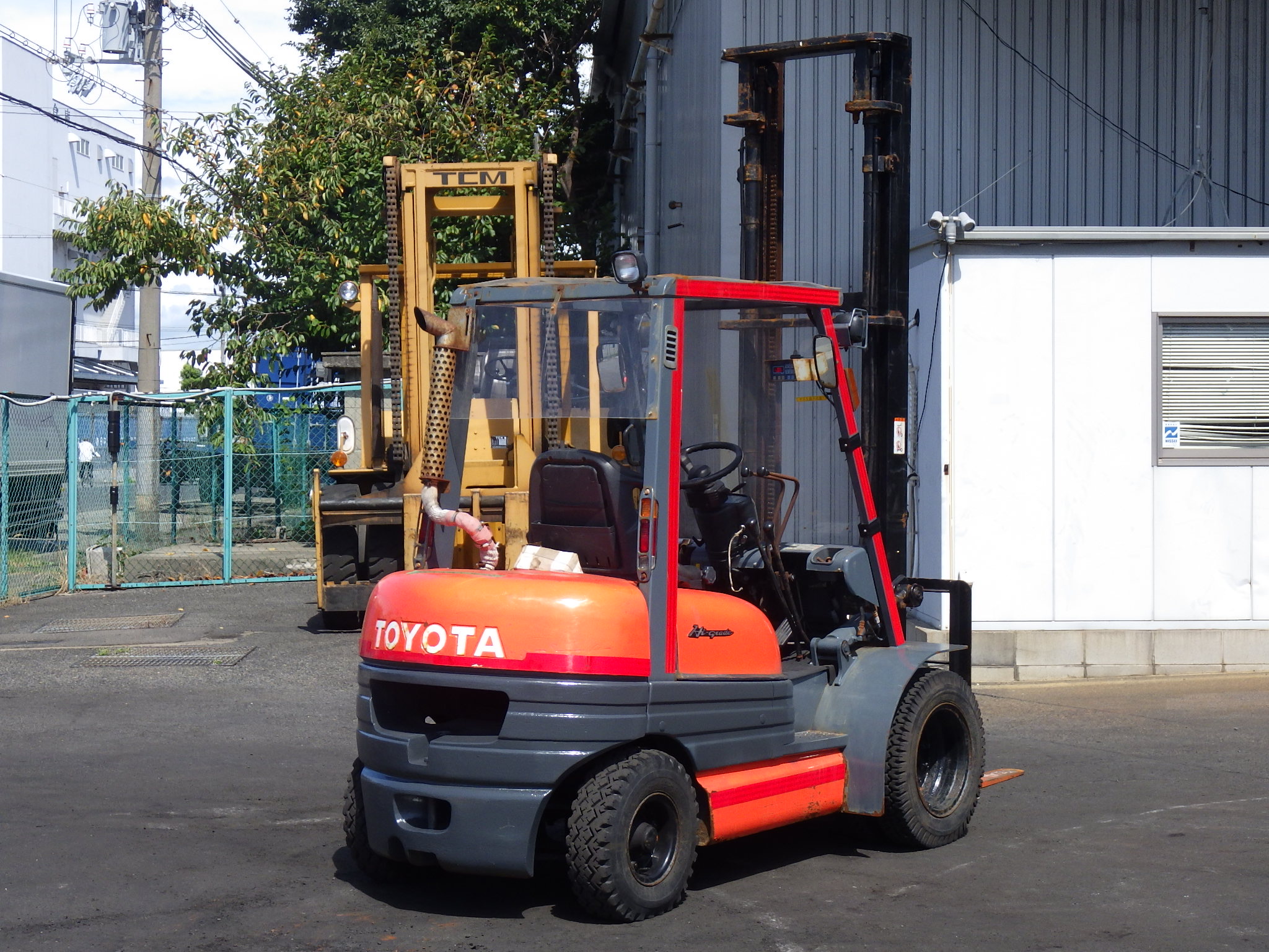 Xe nâng dầu 2,5 tấn TOYOTA 6FD25 tháp nâng cao 5m, lốp kép