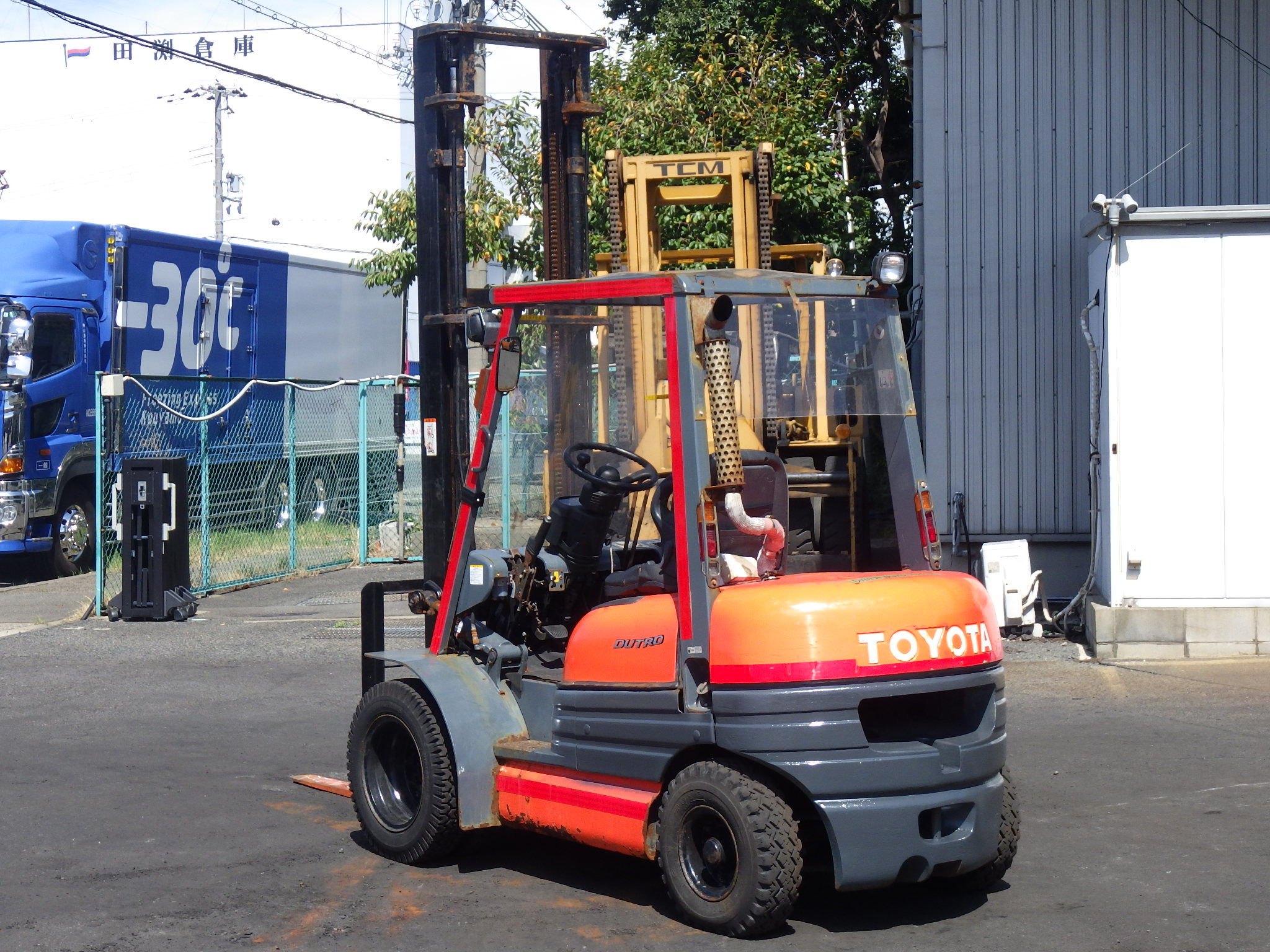 Xe nâng dầu 2,5 tấn TOYOTA 6FD25 tháp nâng cao 5m, lốp kép