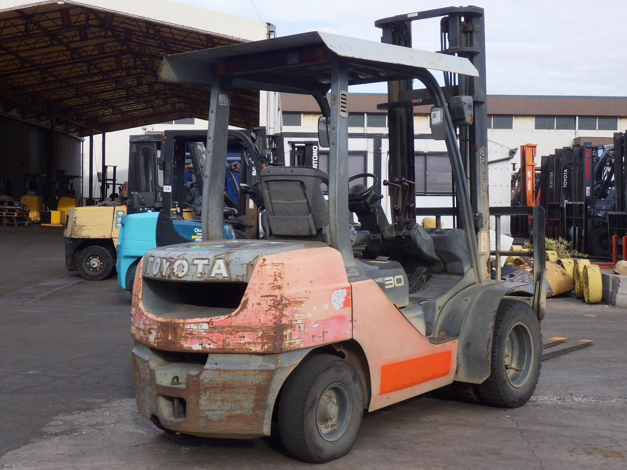 Xe nâng dầu 3 tấn TOYOTA 8FD30 số sàn, gật gù , nâng cao 4 m nhập Nhật