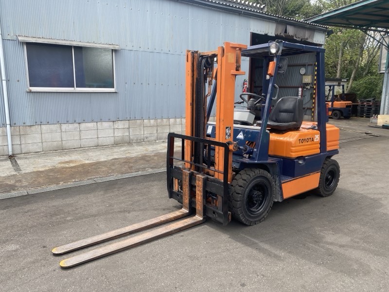 Xe nâng dầu 2,5 tấn TOYOTA 5FD25 số sàn dịch giá nhập Nhật giá tốt
