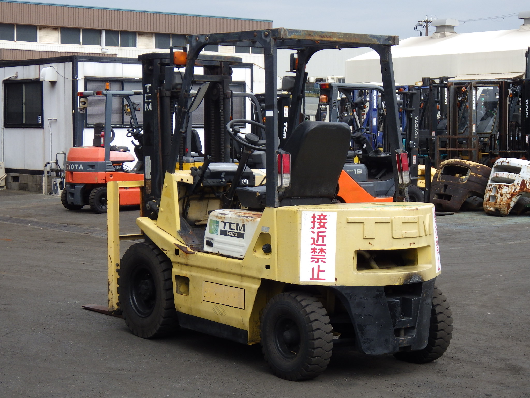 Xe nâng 2 tấn TCM FD20Z2 số sàn, nhập khẩu từ Nhật giá rẻ