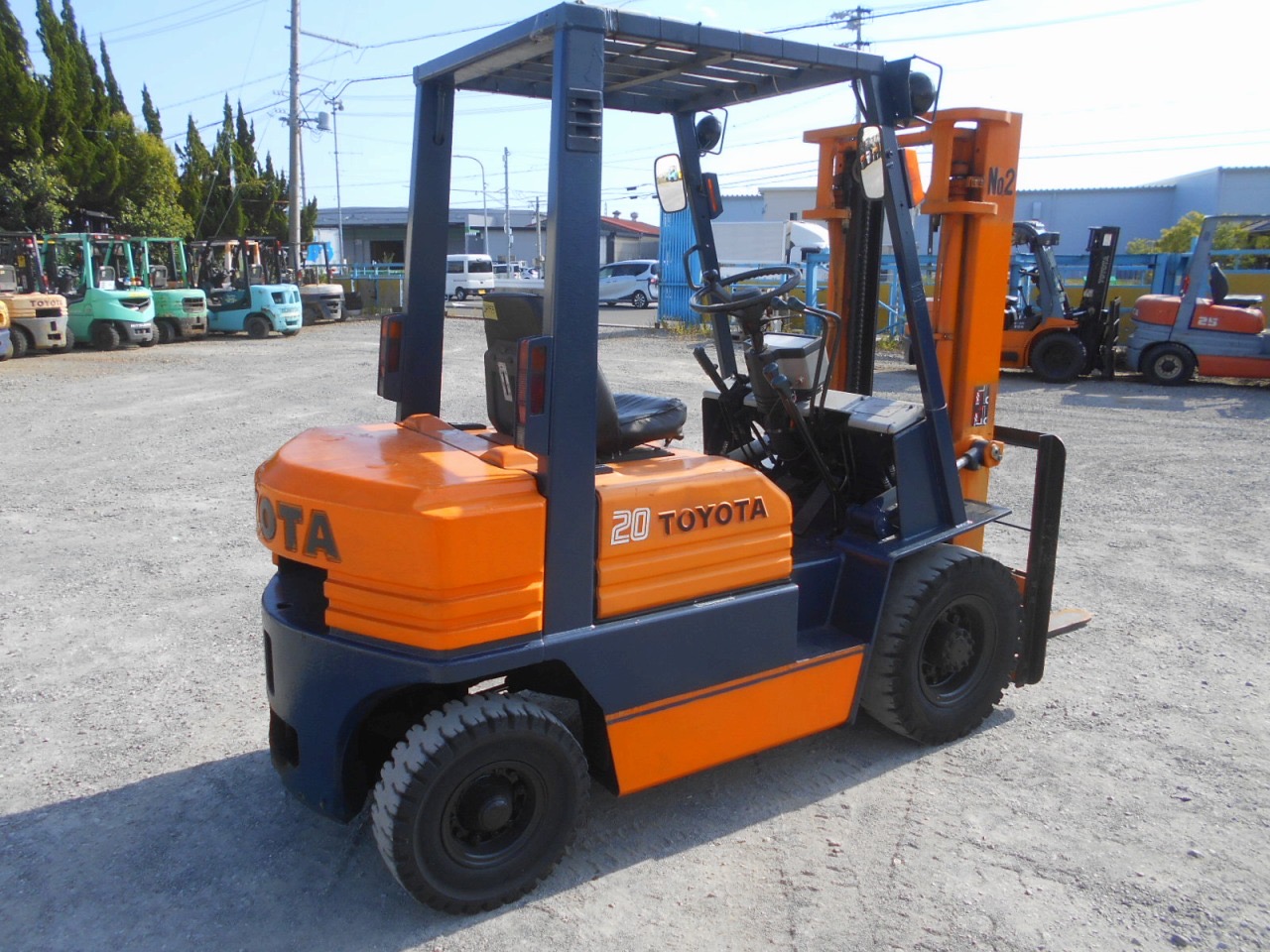 Xe nâng dầu 2 tấn TOYOTA 5FD20 số sàn, nâng tải 2,5 tấn giá rẻ