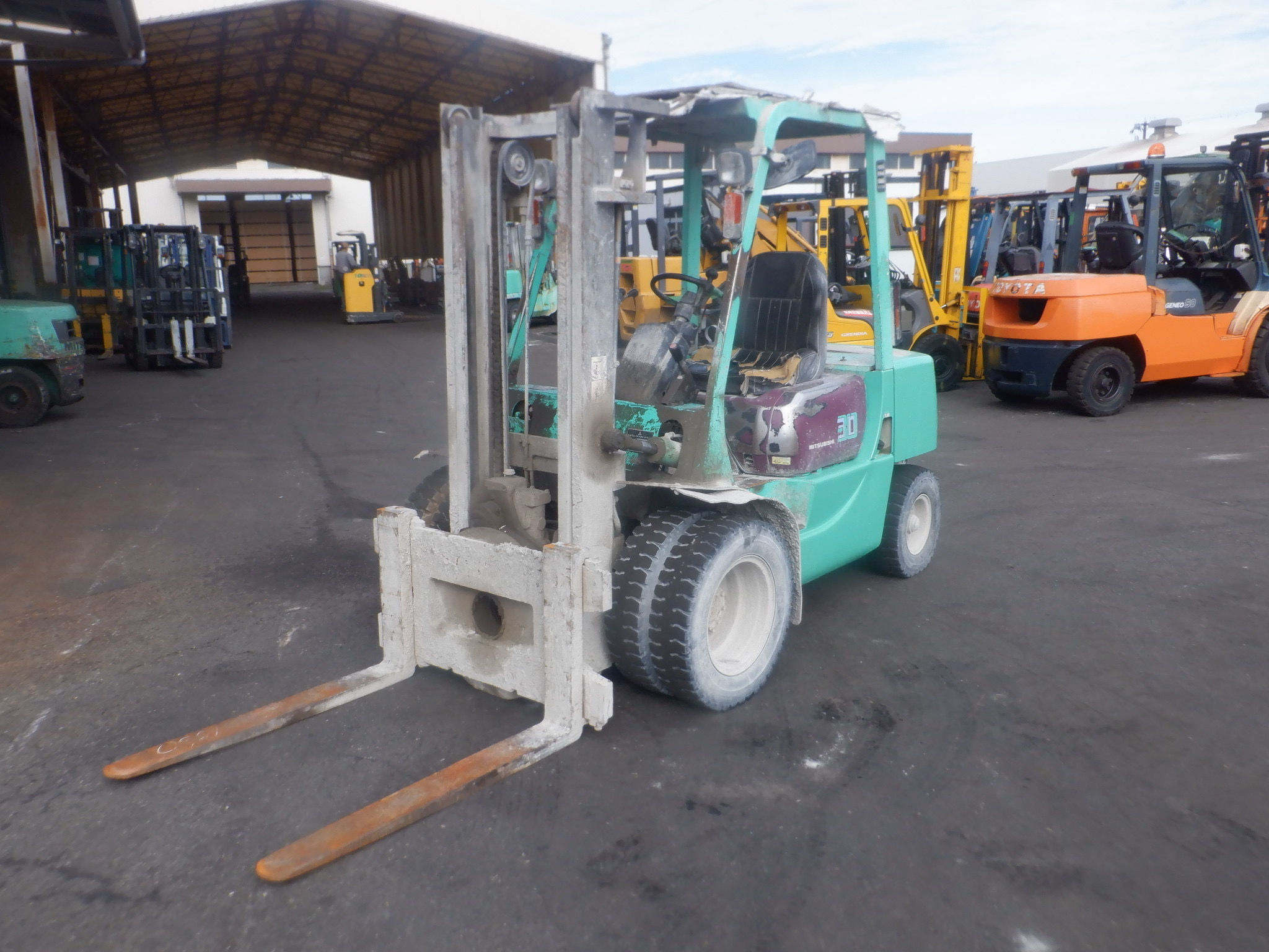 Bán xe nâng Mitsubishi 3 tấn FD30 Giá Rẻ - Do Công ty 456 nhập khẩu