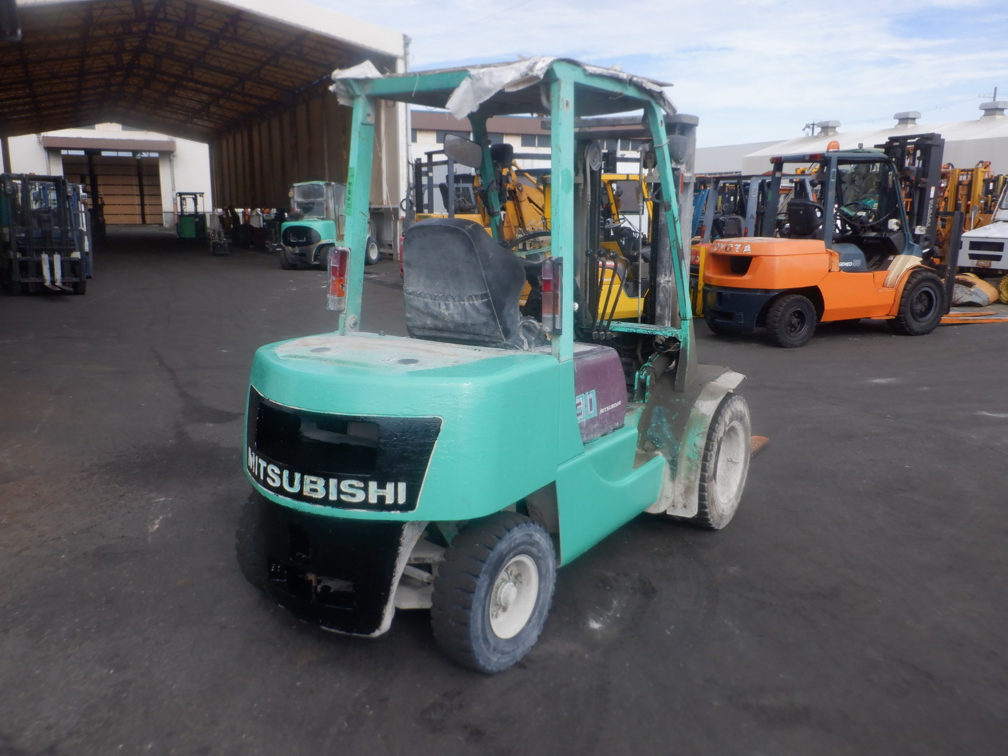 Bán xe nâng Mitsubishi 3 tấn FD30 Giá Rẻ - Do Công ty 456 nhập khẩu