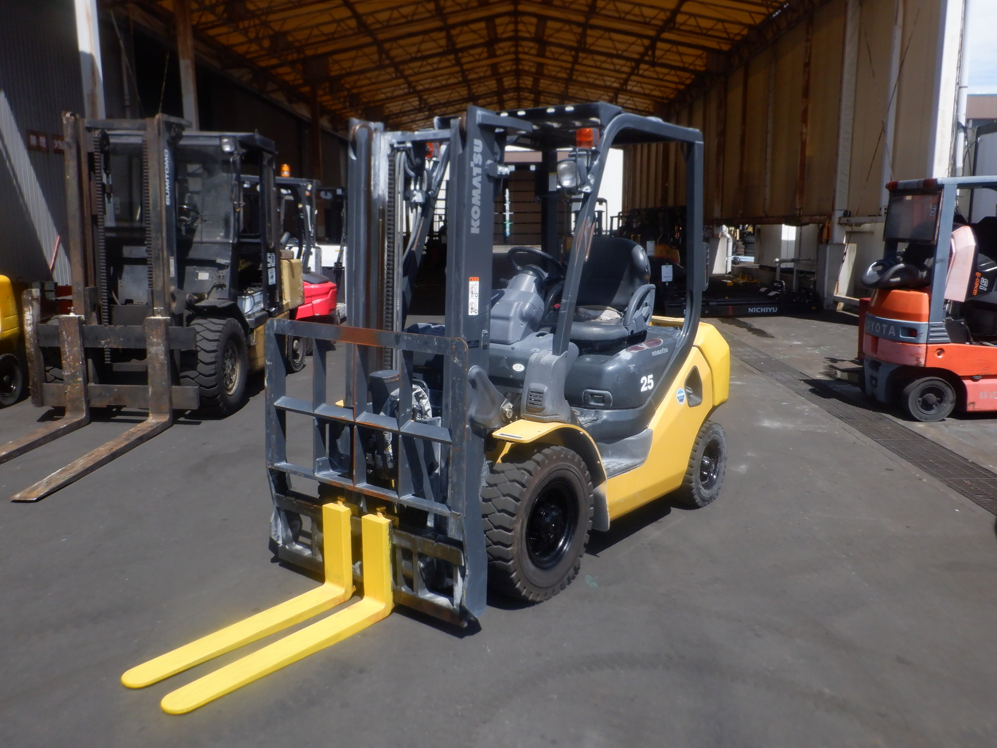 Bán xe nâng Komatsu FD25-17 Nhật bãi Số Tự Động Gật Gù Đời Cao - Chất Lượng Vượt Trội, Giá Tốt Nhất