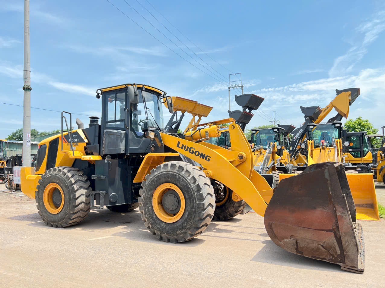 Cho Thuê Máy Xúc Lật dung tích gầu 1.7 đến 4.2 m3