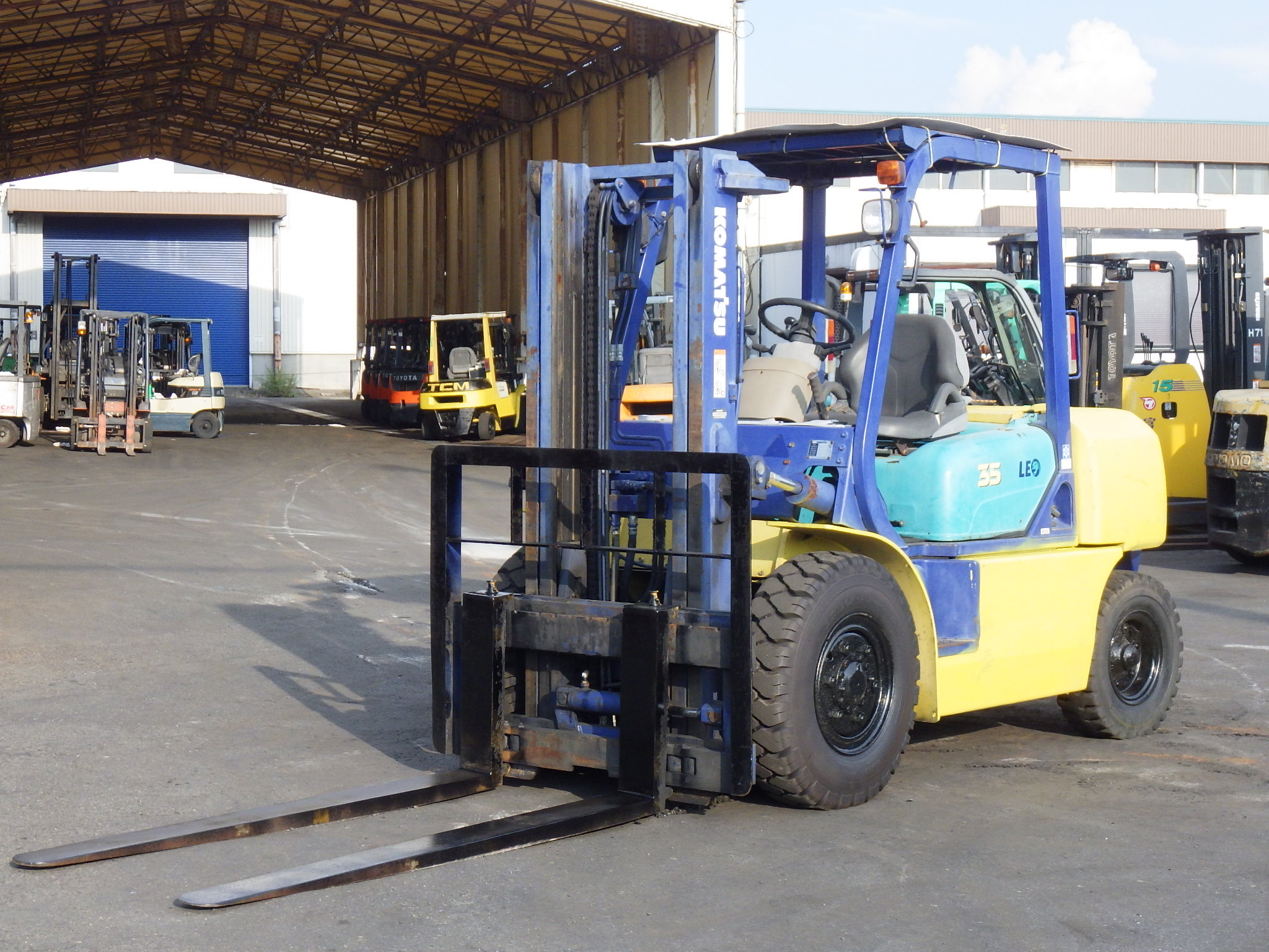 Xe nâng dầu 3,5 tấn KOMATSU FD35T-7 số tự động, dịch giá cực đẹp