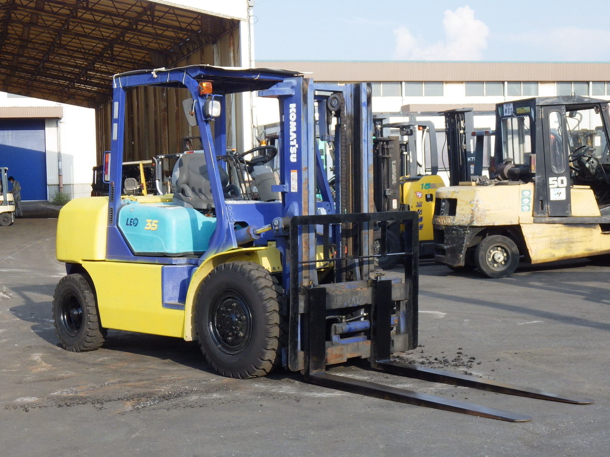 Xe nâng dầu 3,5 tấn KOMATSU FD35T-7 số tự động, dịch giá cực đẹp