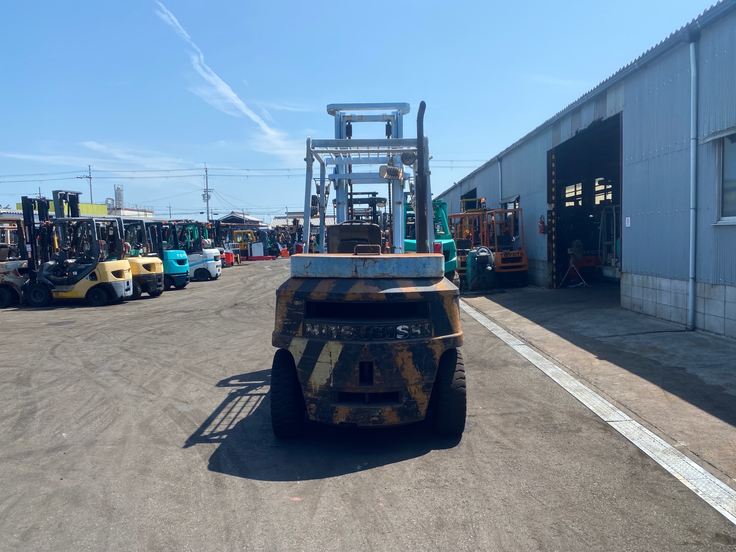 Xe nâng 4,5 tấn giá rẻ MITSUBISHI FD45 số sàn tháp 4m Nhật bãi