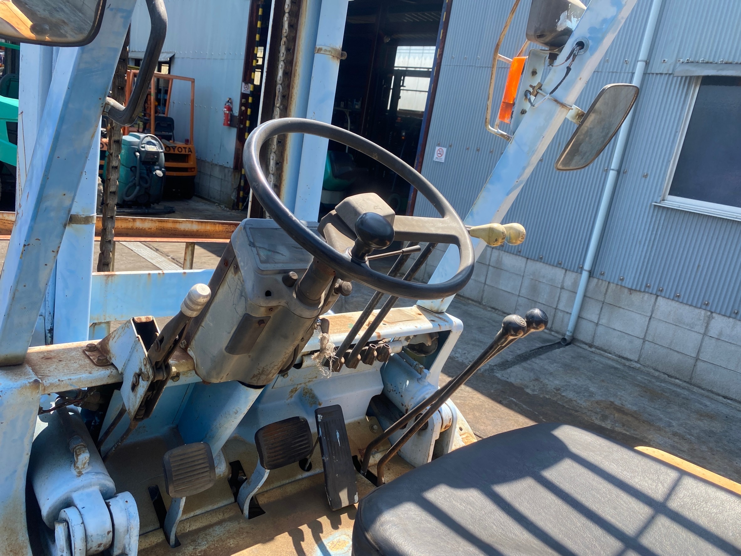 Xe nâng 4,5 tấn giá rẻ MITSUBISHI FD45 số sàn tháp 4m Nhật bãi