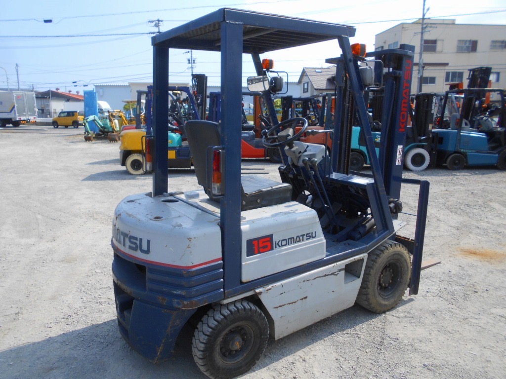 Xe nâng Komatsu 1,5 tấn FD15-15 số sàn, xe nhập Nhật, giá rẻ