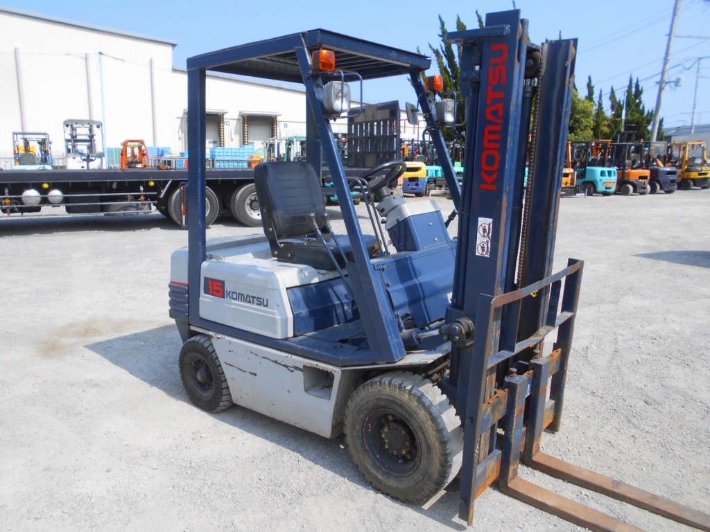 Xe nâng Komatsu 1,5 tấn FD15-15 số sàn, xe nhập Nhật, giá rẻ