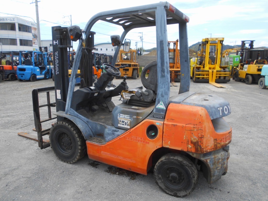 Xe nâng Toyota 8FD25 số sàn, gật gù, sức nâng 2,5 tấn nhập Nhật