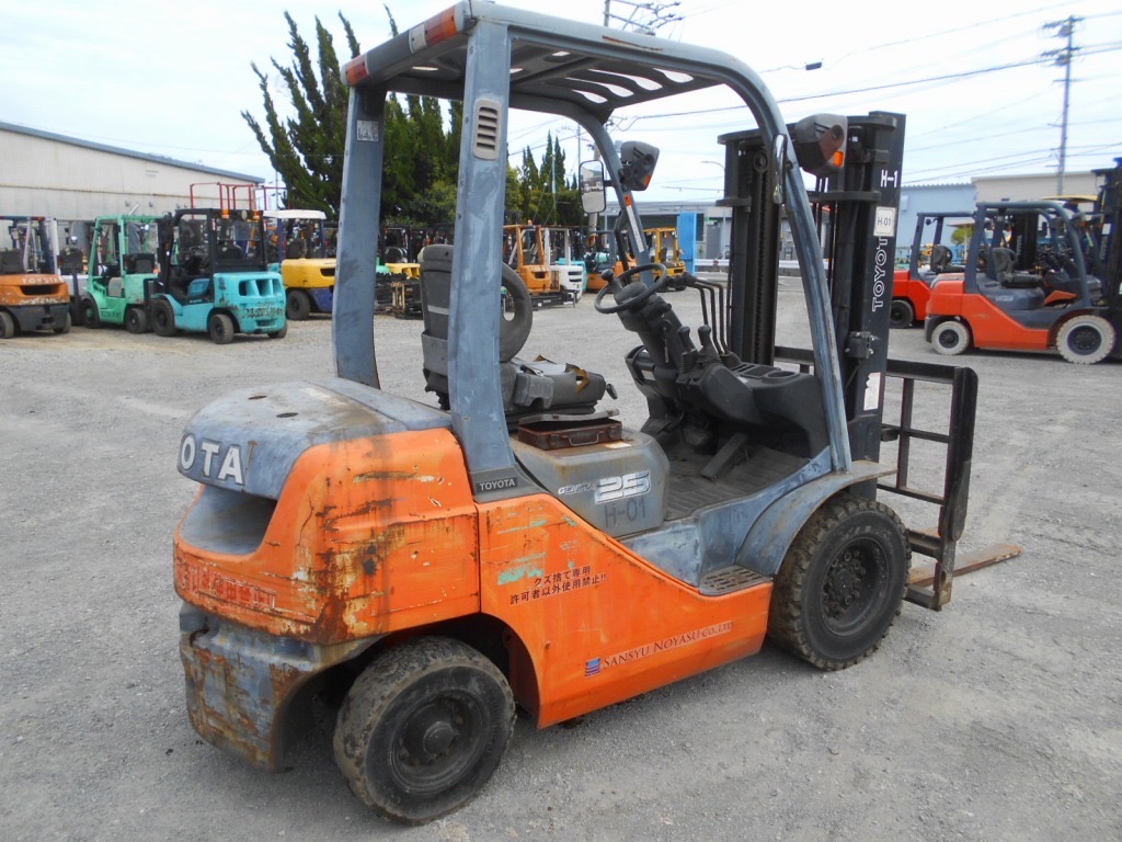 Xe nâng Toyota 8FD25 số sàn, gật gù, sức nâng 2,5 tấn nhập Nhật