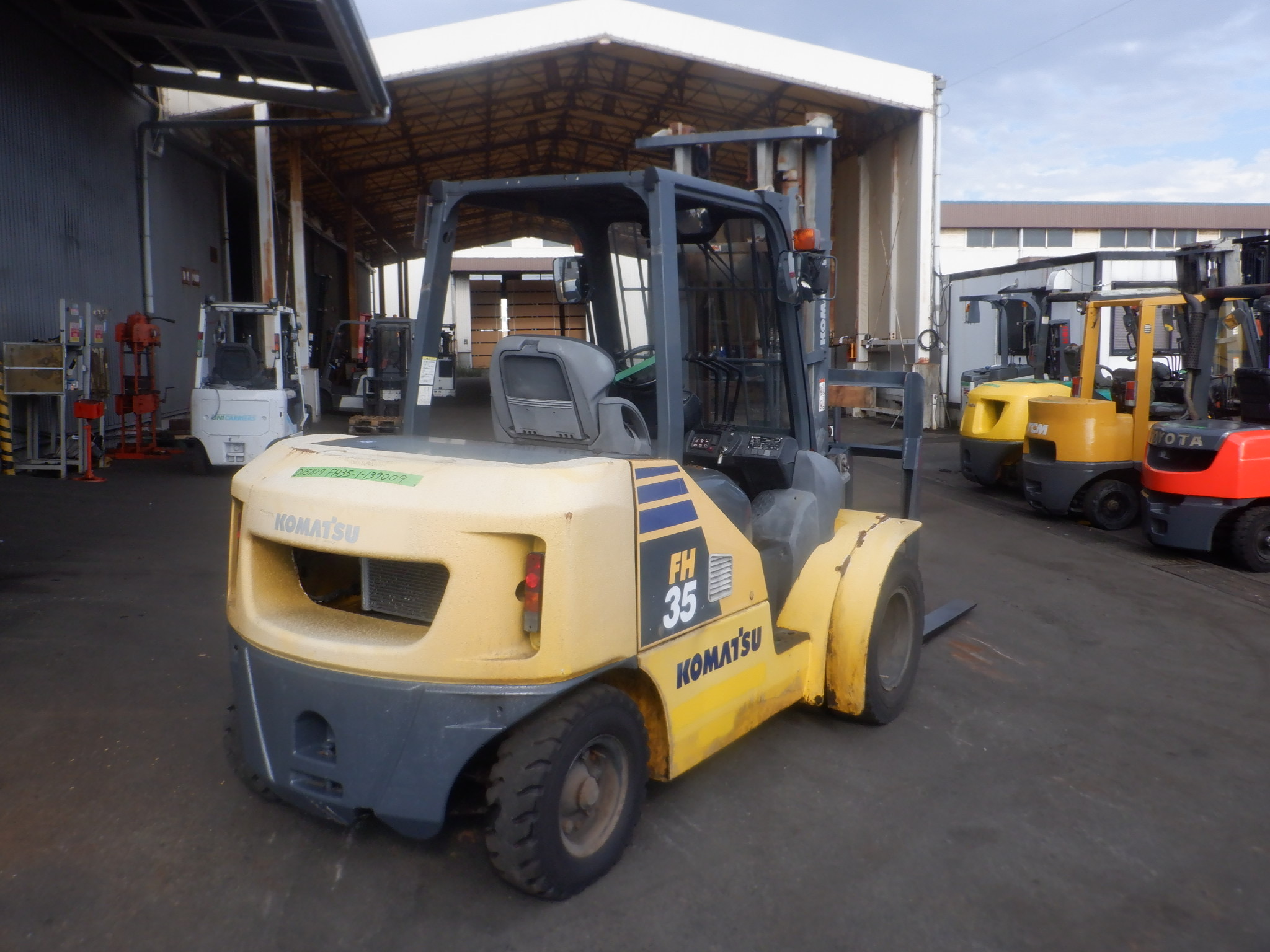 Xe nâng KOMATSU FH35-1 sức nâng 3.5 tấn, số tự động, gật gù, nâng cao 4m
