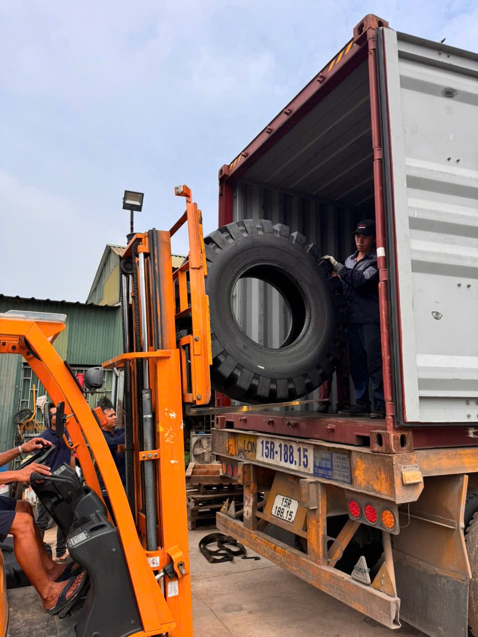 Lốp xúc lật 17.5-25 L5 ARMOUR siêu bền, siêu chịu tải