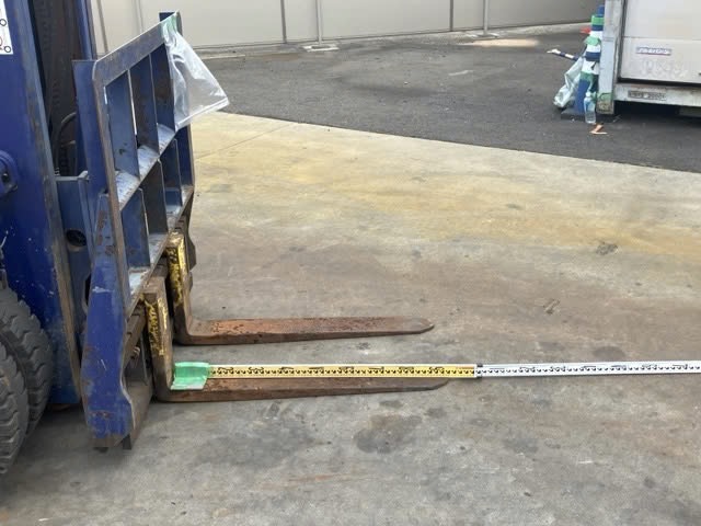 Xe nâng Komatsu FD25T-12 số tự động lốp kép gật gù nhập Nhật