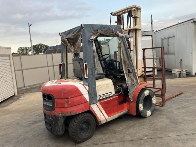 Xe nâng 2,5 tấn Mitsubishi Fd25T số tự động gật gù lốp kép Nhập Nhật giá rẻ