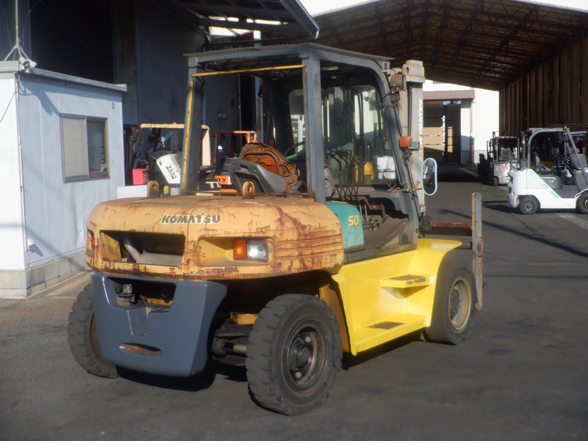 Xe nâng 5 tấn KOMATSU FD50HD-8 dịch càng đời cao Nhật bãi
