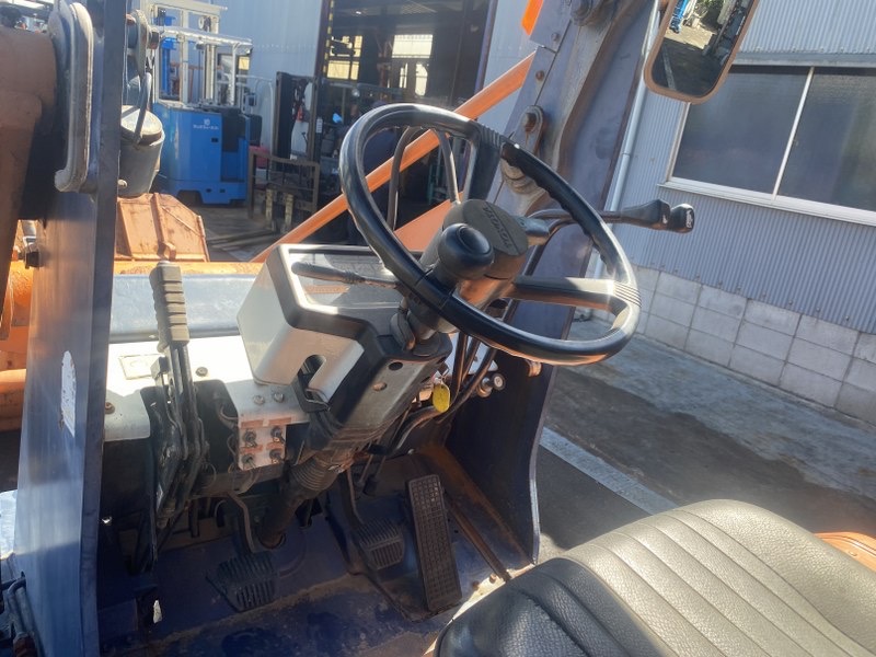 Xúc lật Nhật bãi TOYOTA dung tích gầu 0,85 m3 đổ cao