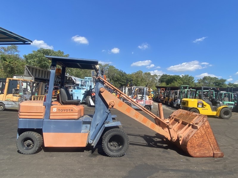 Xúc lật Nhật bãi TOYOTA dung tích gầu 0,85 m3 đổ cao