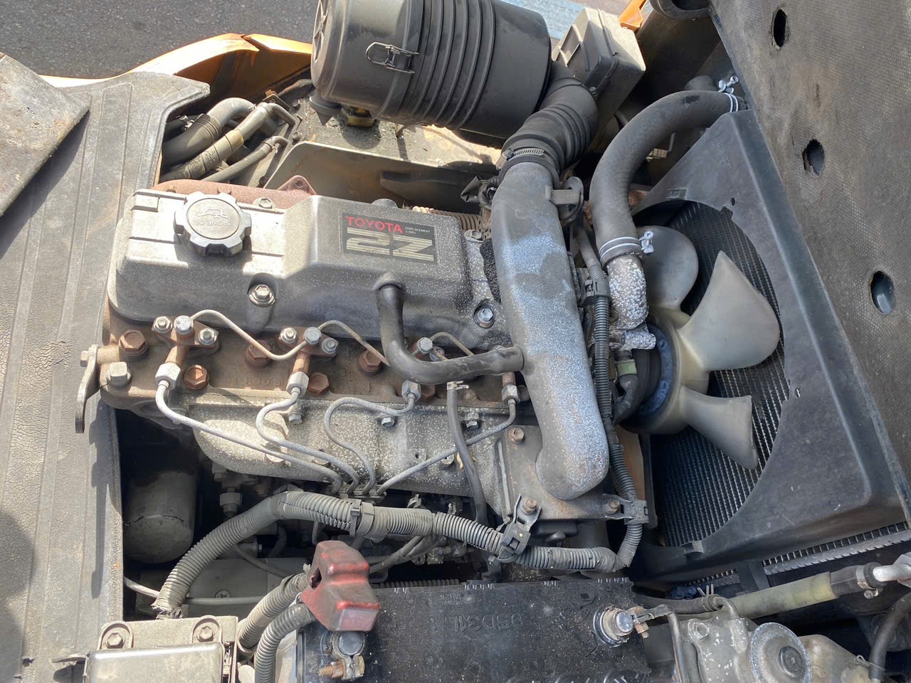 Xe nâng Nhật bãi Toyota 7FD25 số sàn mâm xoay giá rẻ
