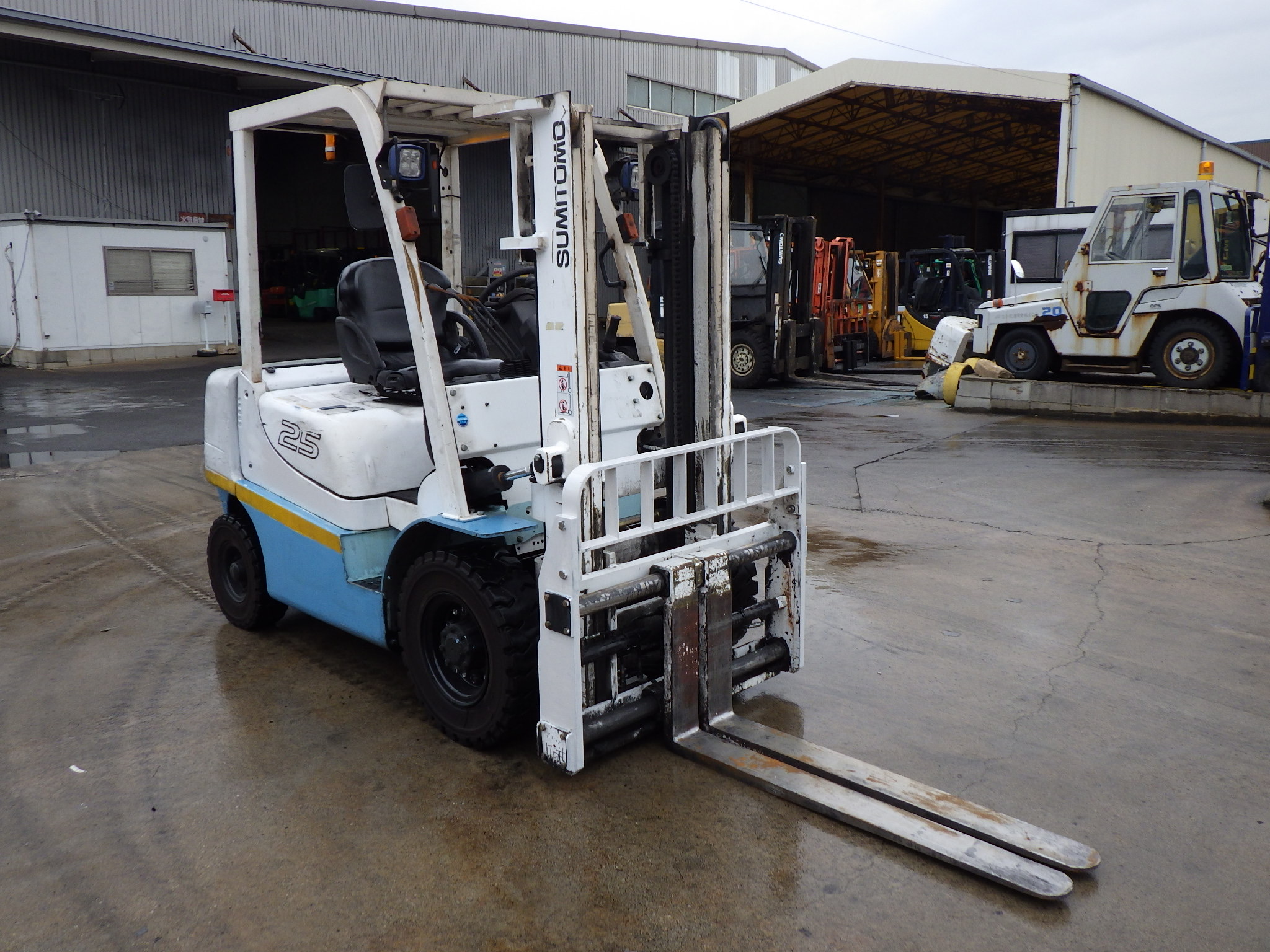 Xe nâng Nhật bãi 2,5 tấn SUMITOMO 11FD25PAXI92D dịch càng đời 2013