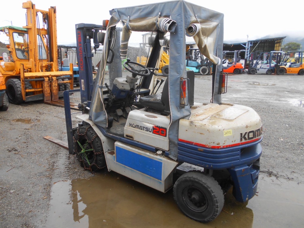 xe nâng 2 tấn Komatsu FD20-11 Nhật bãi. Xe đẹp, giá rẻ