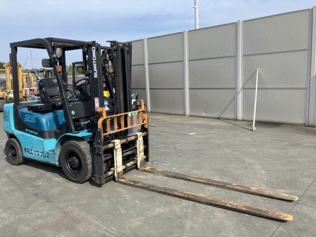 Xe nâng 2.5 tấn SUMITOMO 11FD25PAXI98D số tự động, dịch càng đời cao