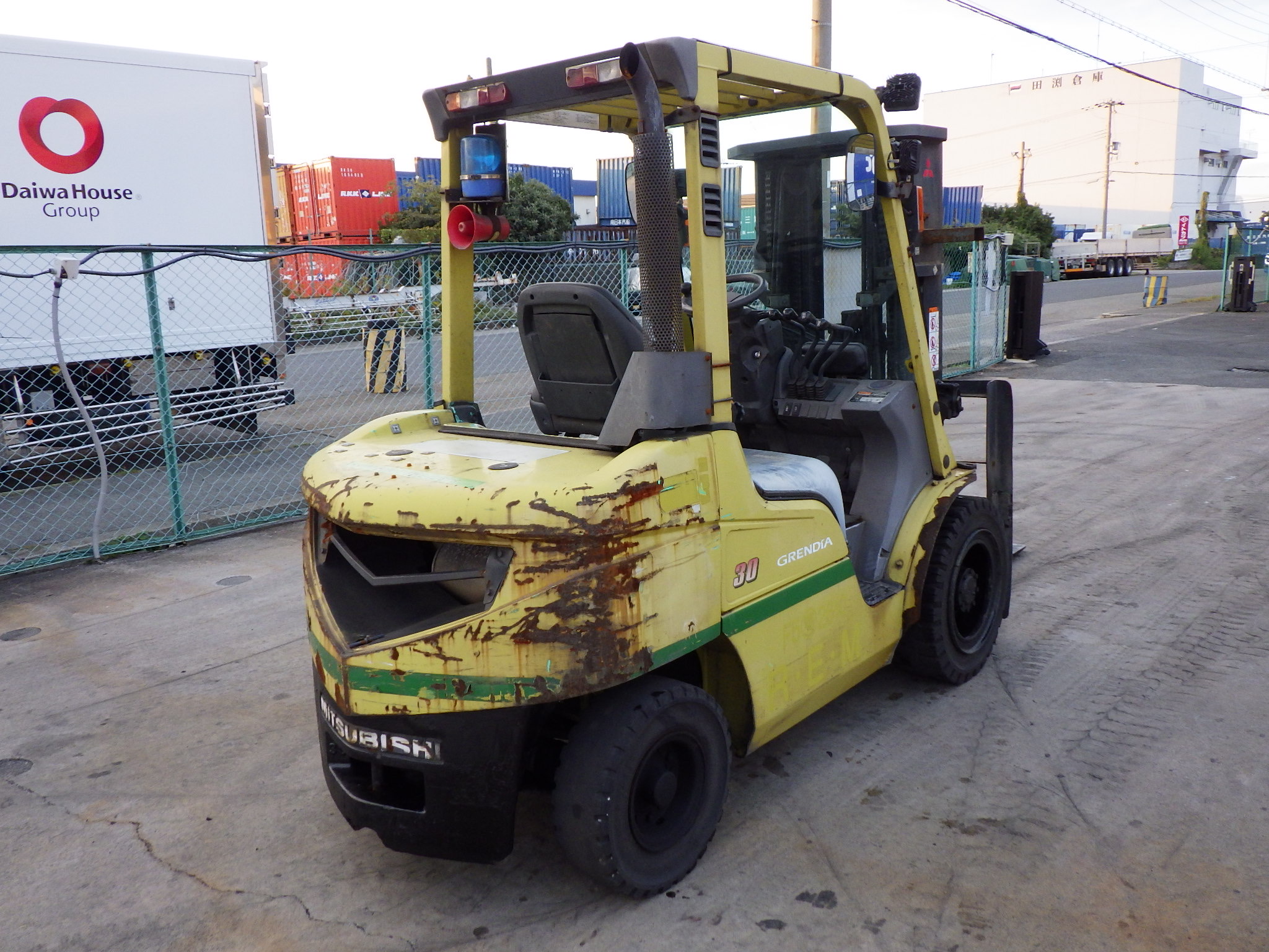 Xe nâng 3 tấn chui cont (chui công) 3 ty 3 lao nâng cao 4,3 m dịch càng