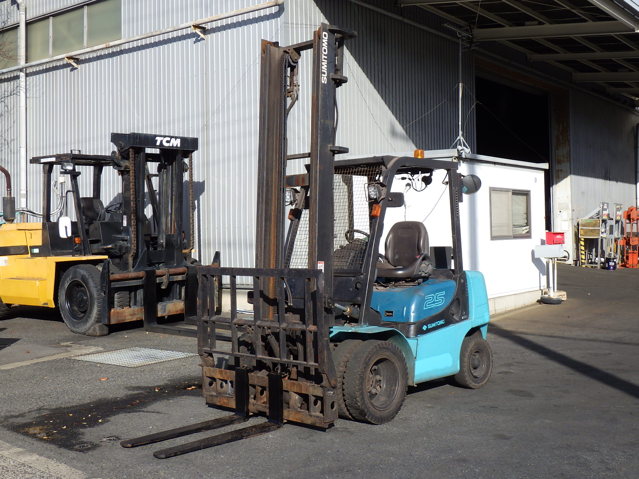 Xe nâng Nhật bãi SUMITOMO 11FD25PAXI98D nâng cao 5m, gật gù, lốp kép